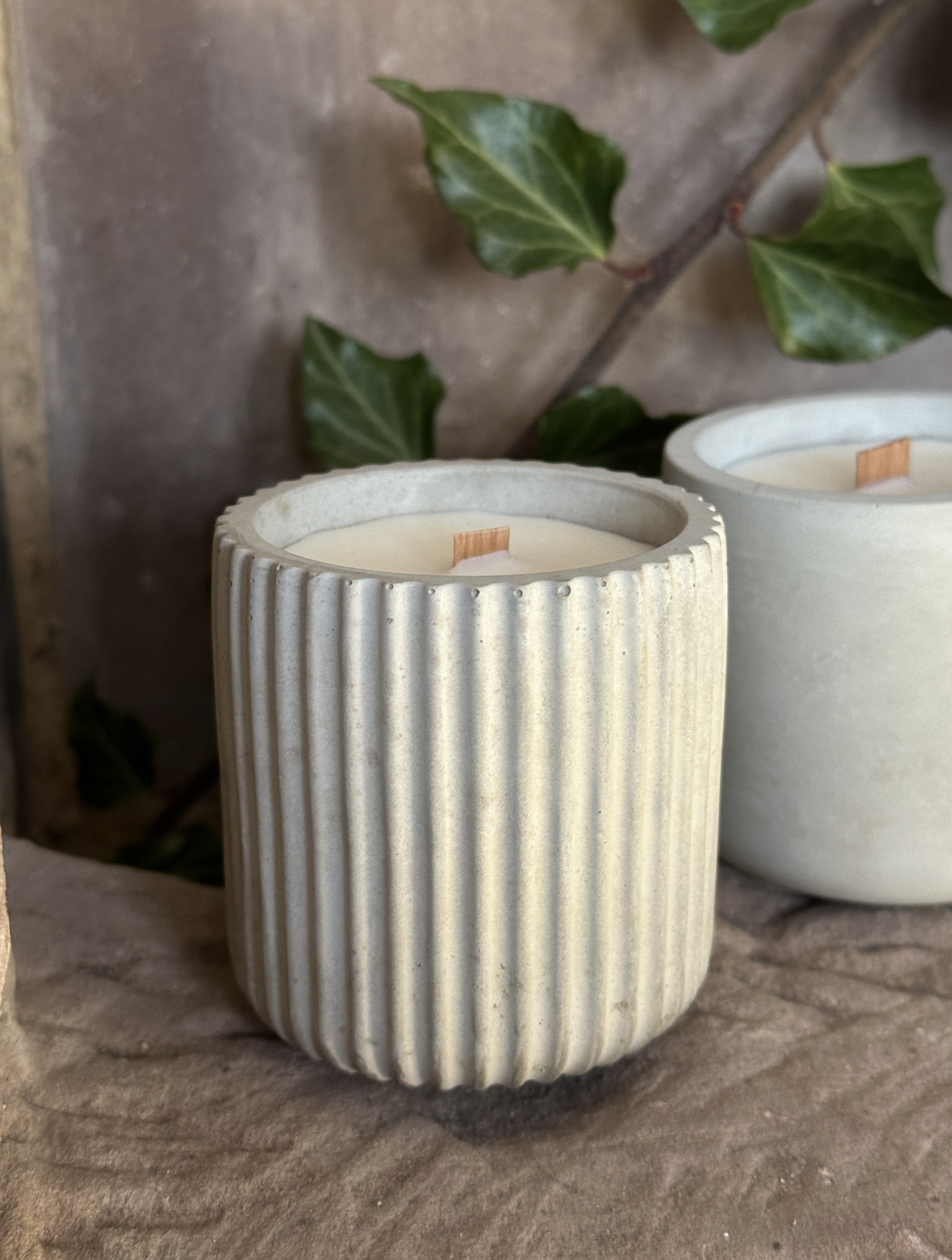 Kerze Beton grau geriffelt